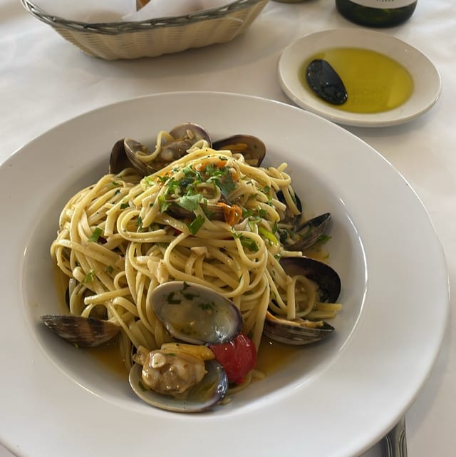 Linguine alla vongole.